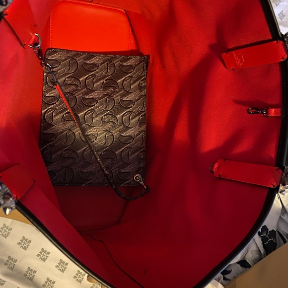 Christian Louboutin Cabata large Tote Bag with pouch - Picture 8 of 17